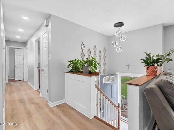 4th image of 315 Arbor Dr