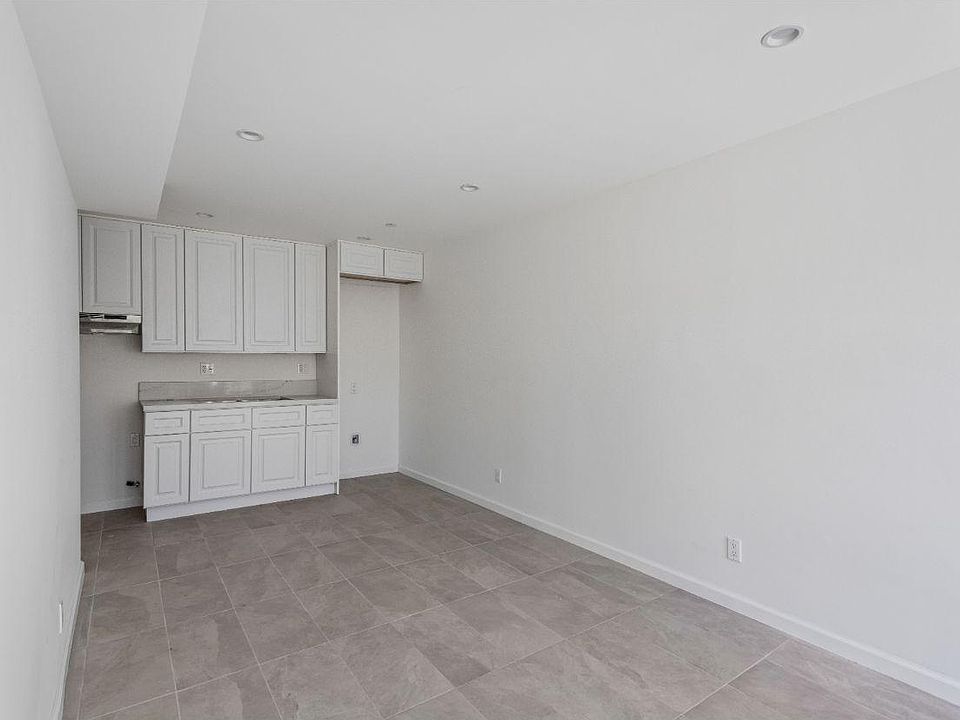 1st image of 541 N Spaulding Ave #3/4