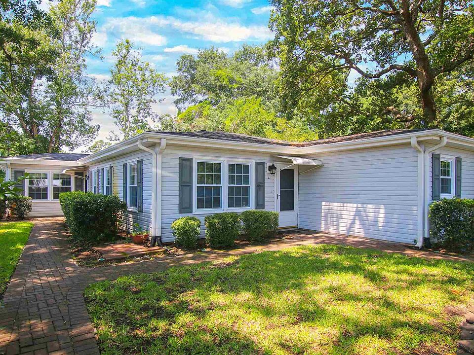1st image of 719 Cypress Dr. #A & B