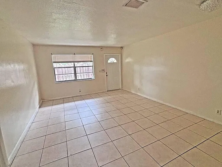 2620 Riverland Dr #1-2 — Photo 3
