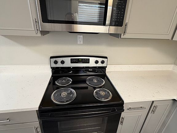 4th image of 1009 Zeneta Ave