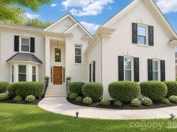 3415 Twelve Oaks Pl, Charlotte, NC 28270