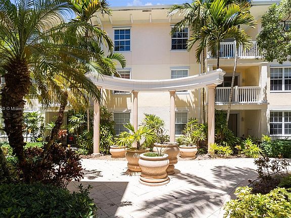 5th image of 224 Murcia Dr APT 312