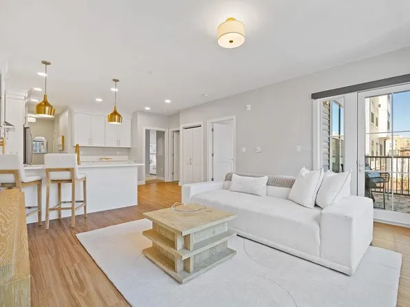 99 Foundry Place #102, Portsmouth, NH 03801