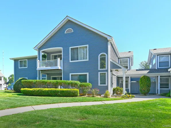 804 Birchwood Park Drive #7, Middle Island, NY 11953