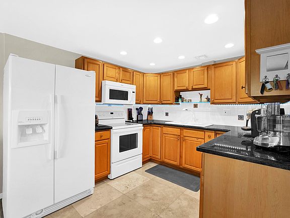 5th image of 2112 Oakridge V #2112