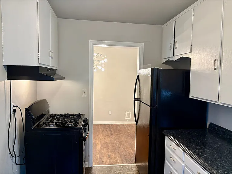 1702 W Britton Rd — Photo 4