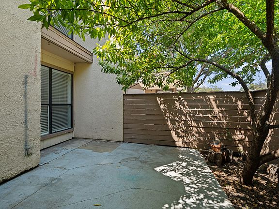 4th image of 3121 Park Ln APT 1107