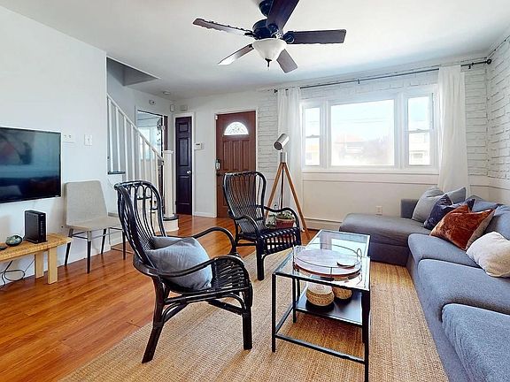 2nd image of 1628 N Michigan Ave