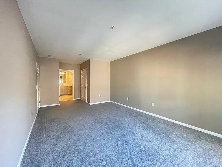 325 The Promenade #325 — Photo 10