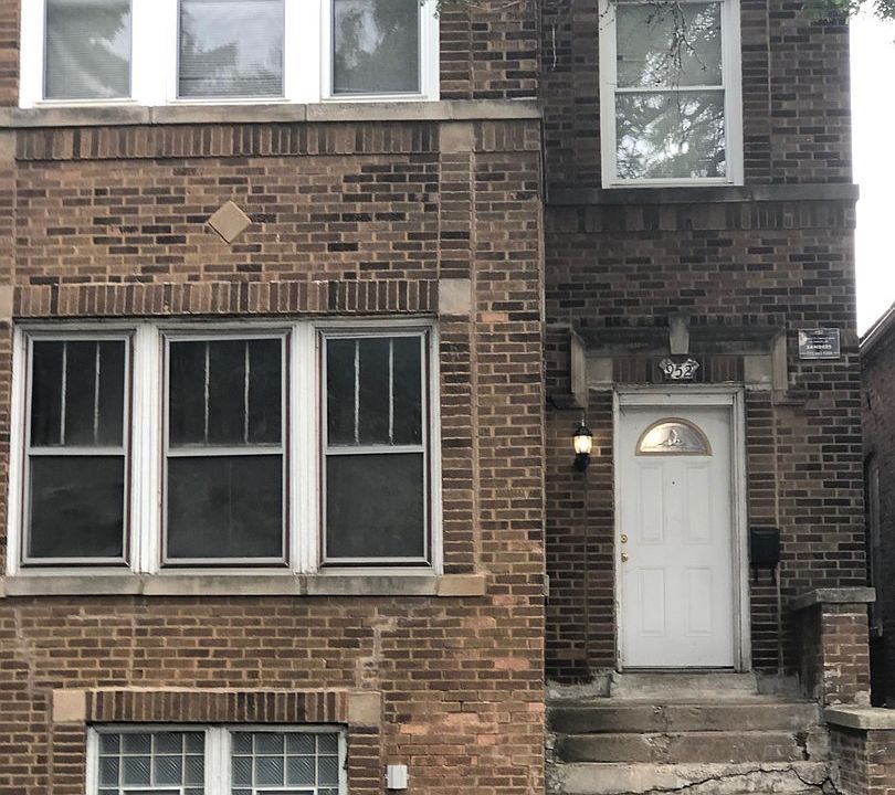 2nd image of 925 N Springfield Ave