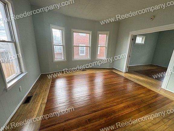 3rd image of 3941 Sheffield Ave #1