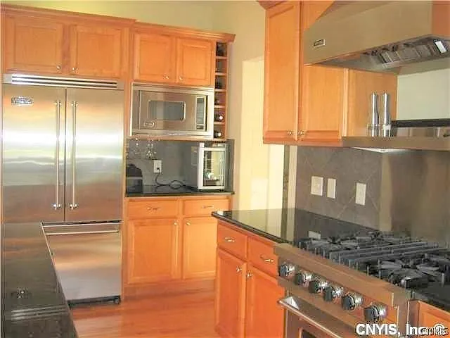5 bed, 3.5 bath, 2458 sqft, $4,800 — Photo 4