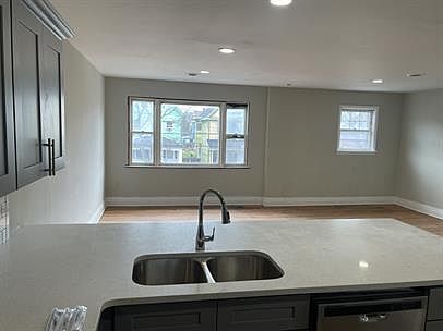 3rd image of 515 Plymouth Ave #2