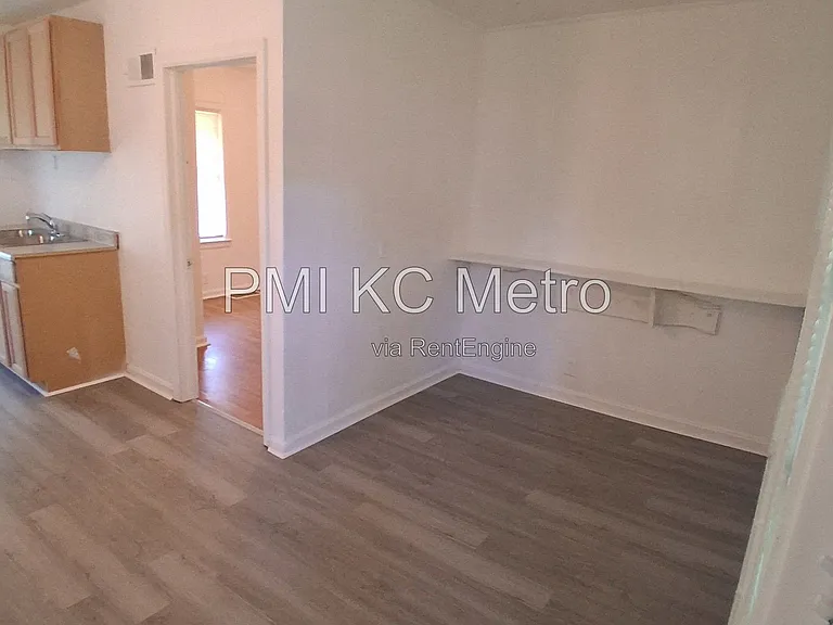 26 S Central St #9 — Photo 4