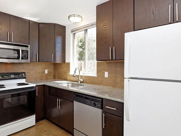 2231 Ward St — Photo 24