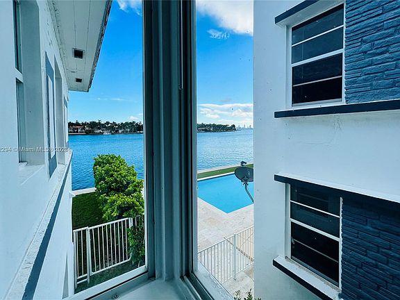 3rd image of 950 Bay Dr APT 7