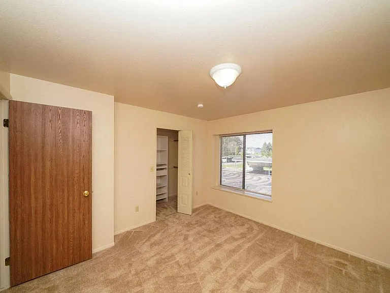 Windmill Lakes Apartments — Photo 60