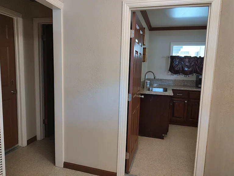 534 W Murphy St — Photo 7