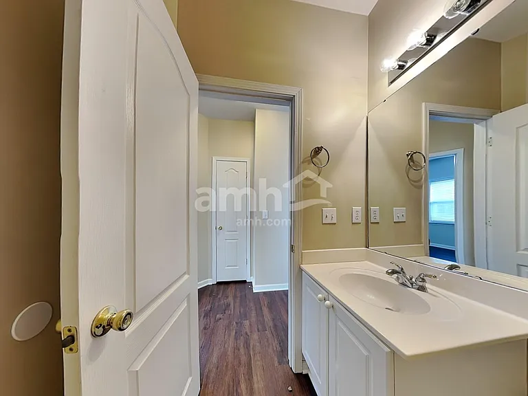 7610 Rolling Meadows Ln — Photo 15