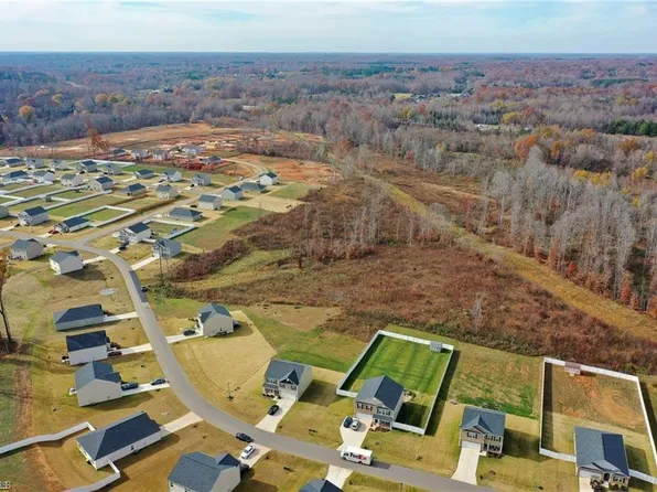 1 Towhee Trl, Lexington, NC 27295