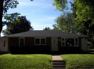 906 5th St, Baraboo, WI 53913