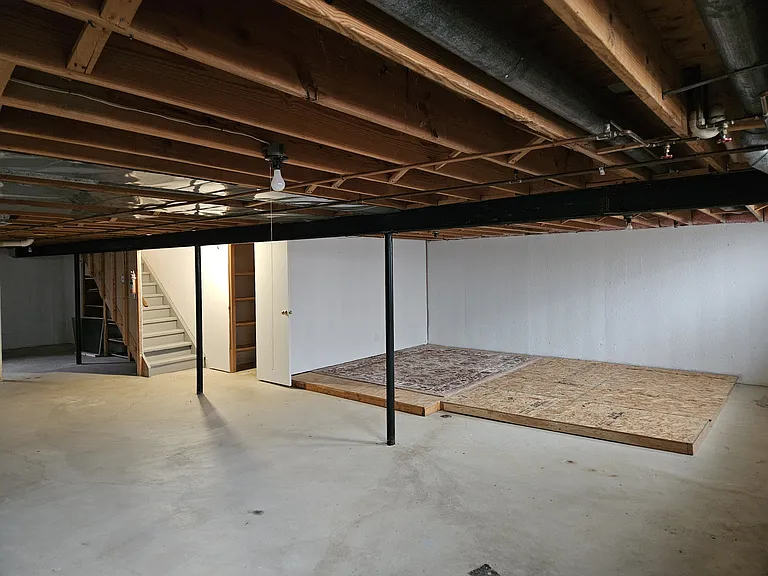 19506 Lloyd St — Photo 13