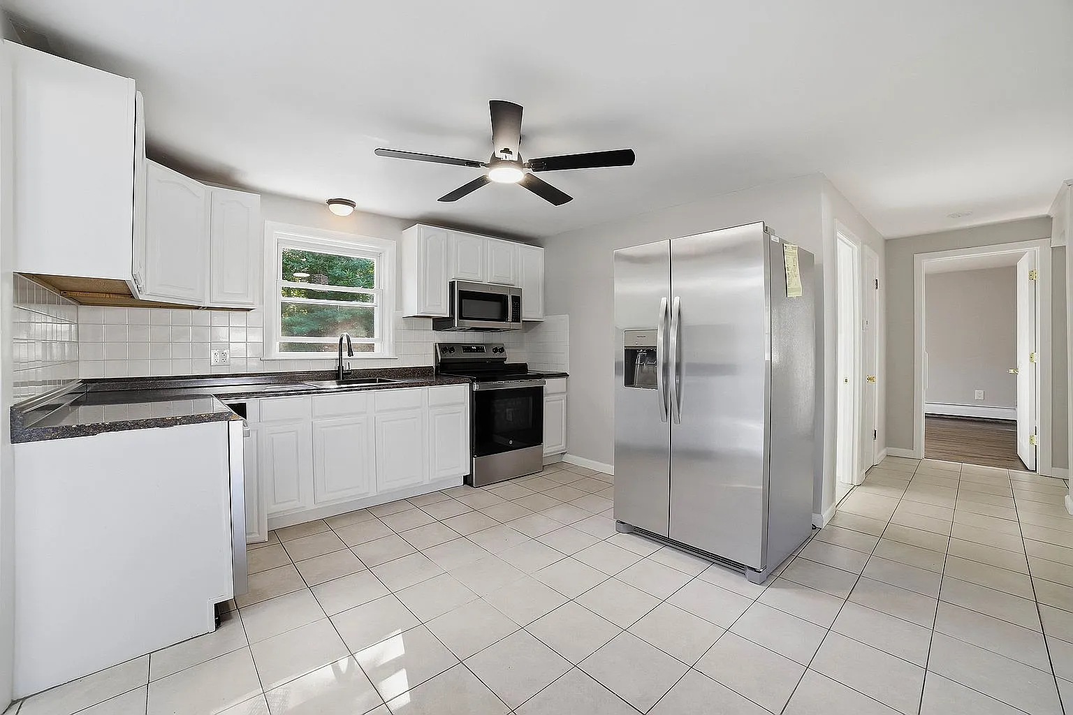 4 bed, 2300 sqft, $3,500 — Photo 3