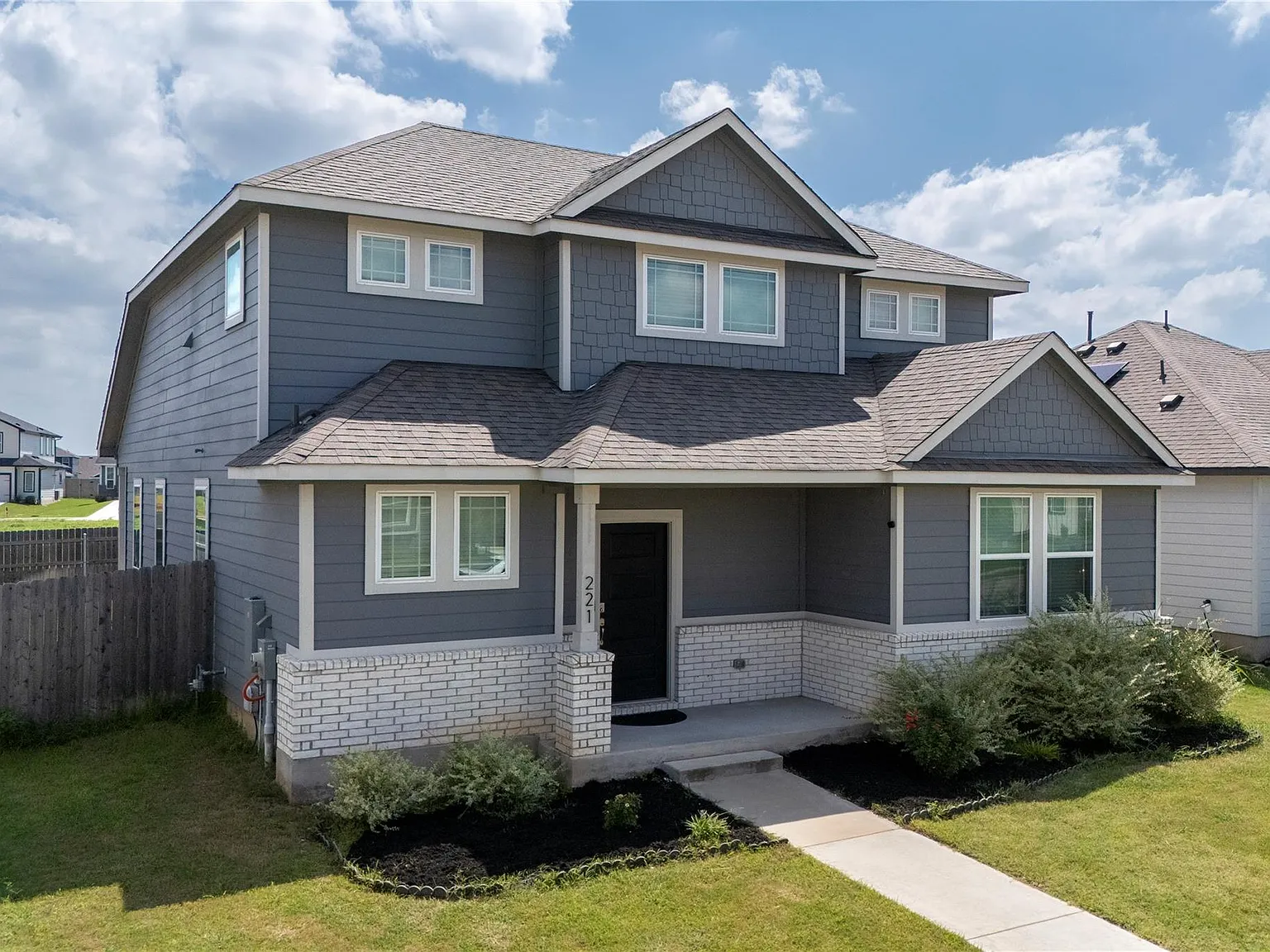 4 bed, 3.0 bath, 2115 sqft, $2,350 — Photo 3