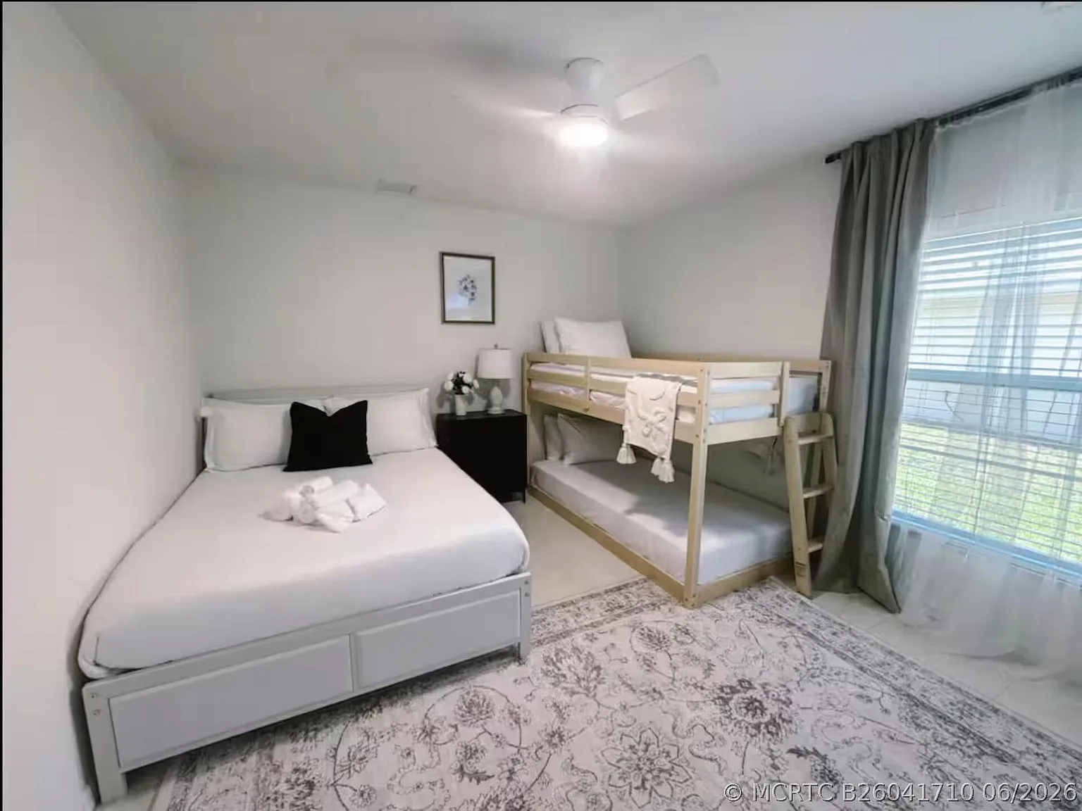 4 bed, 2.0 bath, 2296 sqft, $4,250 — Photo 3