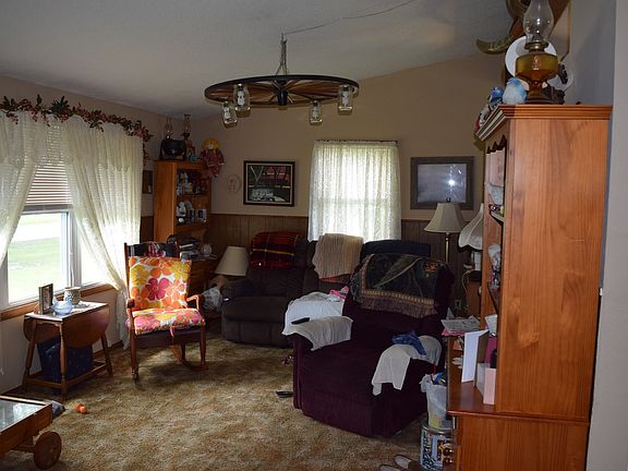 4th image of 702 N Olive St