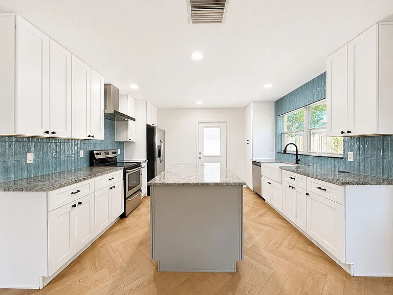 4305 W Bay Ave — Photo 9