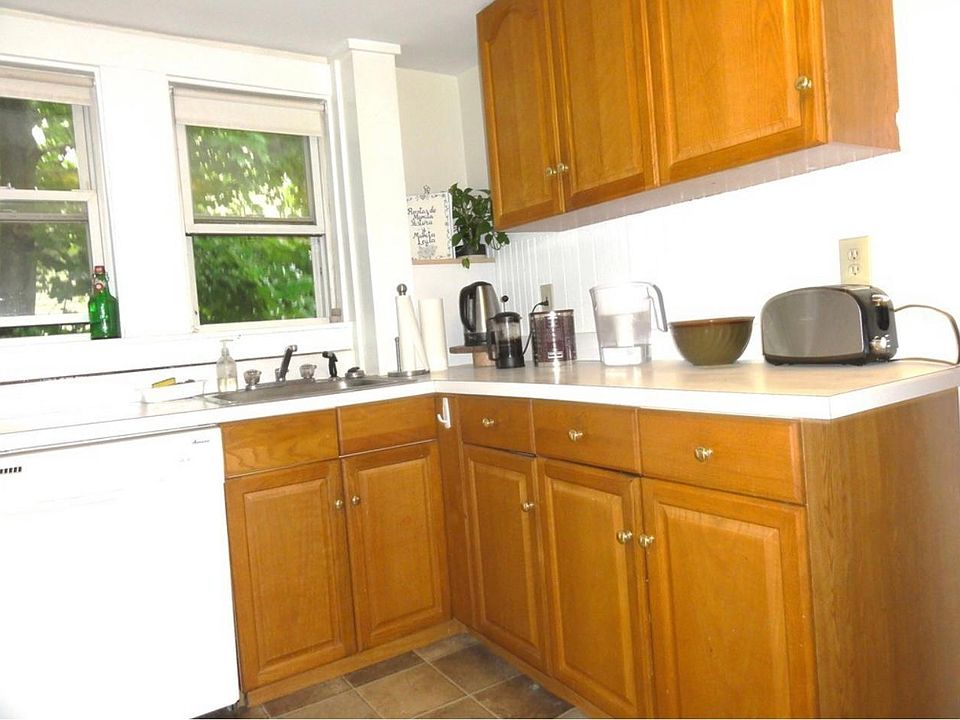 2nd image of 174 Brown St Floor 2