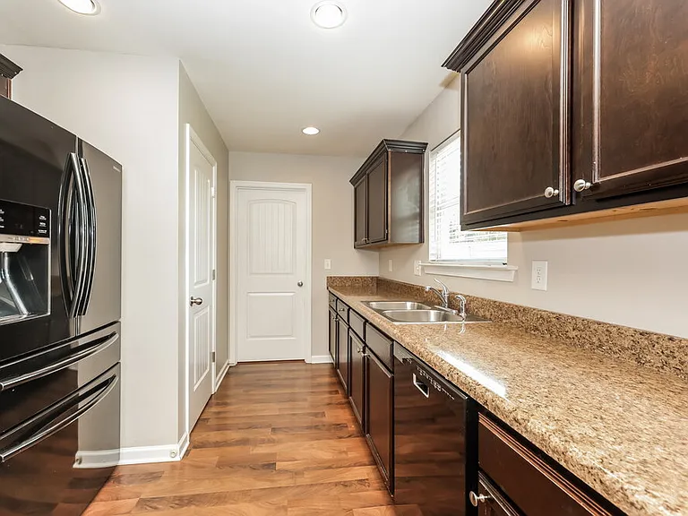 2014 Cobblestone Dr — Photo 8
