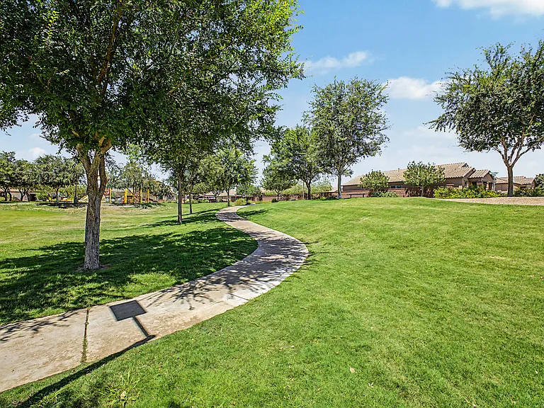 1360 W Joshua Tree Ave — Photo 47