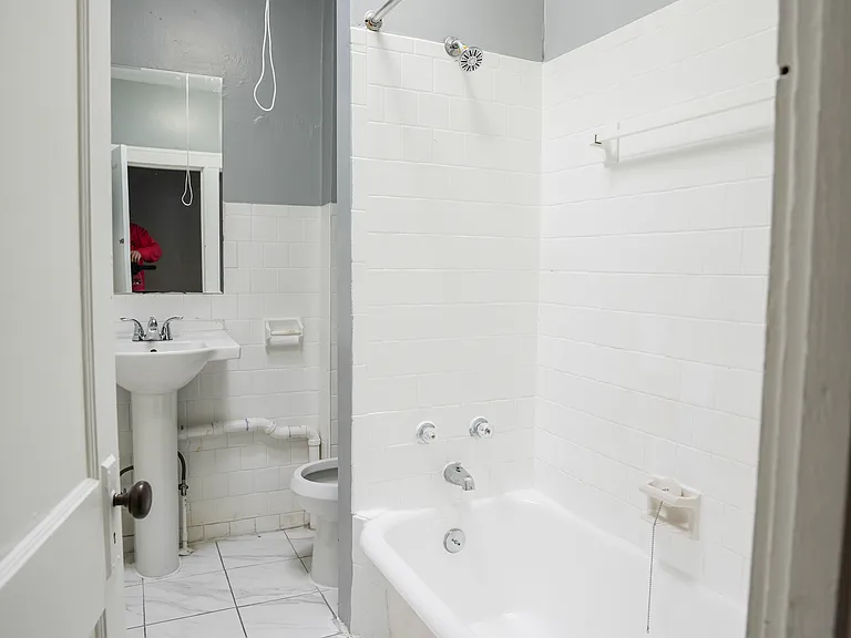 2881 Pelham Ave #A — Photo 4