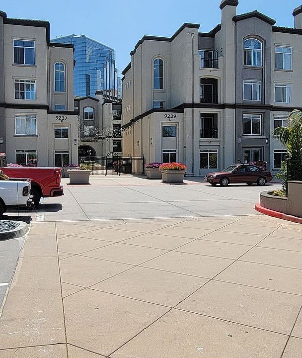 1st image of 9263 Regents Rd #B305