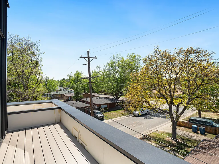W 37th Ave — Photo 22