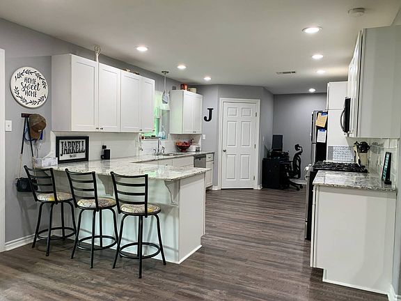 3rd image of 1880 Wexford Dr