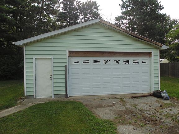 3rd image of 2665 Henry St