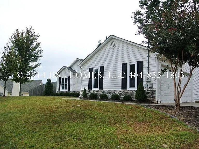 302 Hillcrest Ln — Photo 2