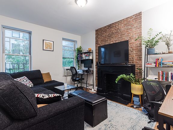 3rd image of 9 Christopher St APT 5