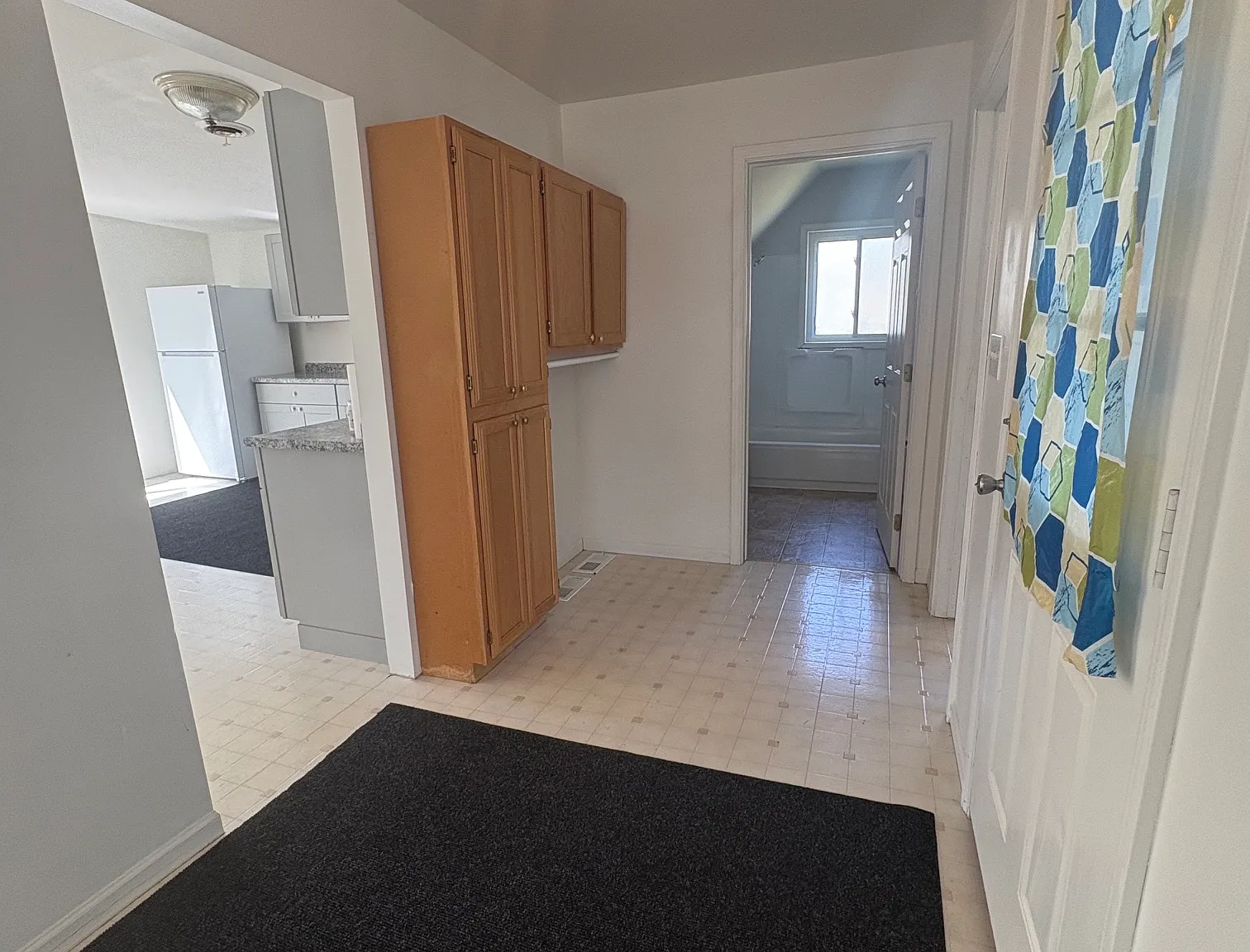 3 bed, 932 sqft, $750 — Photo 3