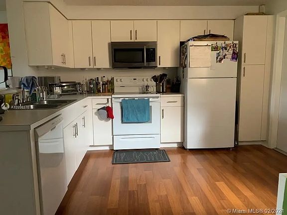 3rd image of 1001 Sorrento Dr