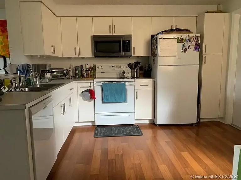 1001 Sorrento Dr — Photo 3