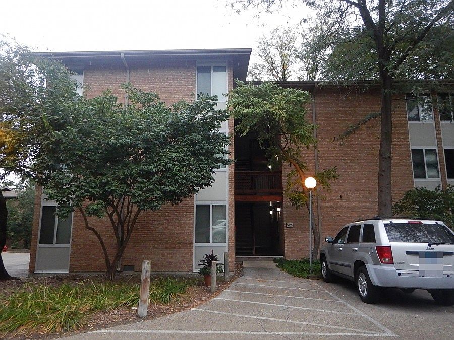 1st image of 5805 Oakwood Dr APT B