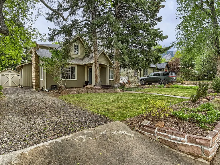2018 Columbine Ave — Photo 6