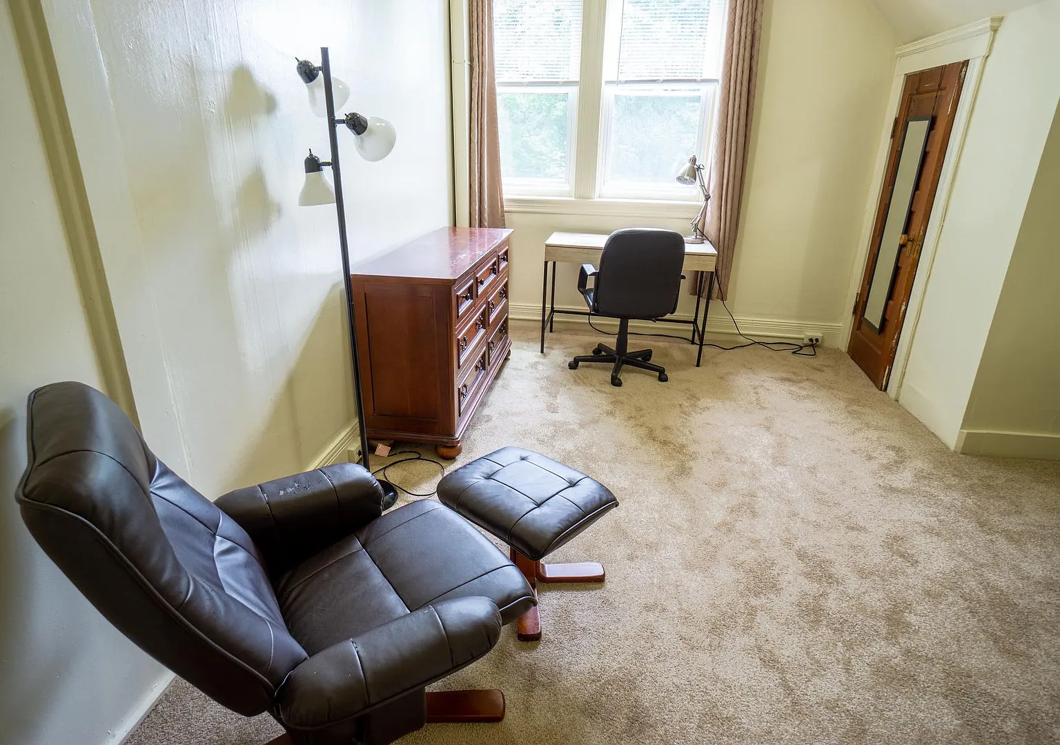 113 Comstock Place Furnished Rooms - Available 7/1/27 Or 8/1/27 — Photo 4