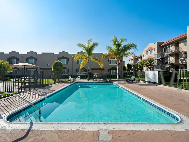Azusa Gardens Apartments — Photo 6