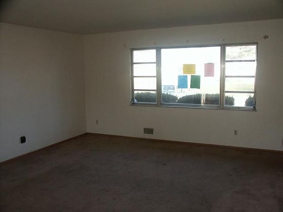 3rd image of 1009 Marland Dr N